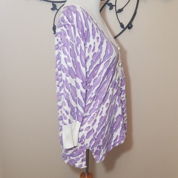 ⭐ Bob Mackie

Fantasy Leopard Cardigan - Picture 4 of 6